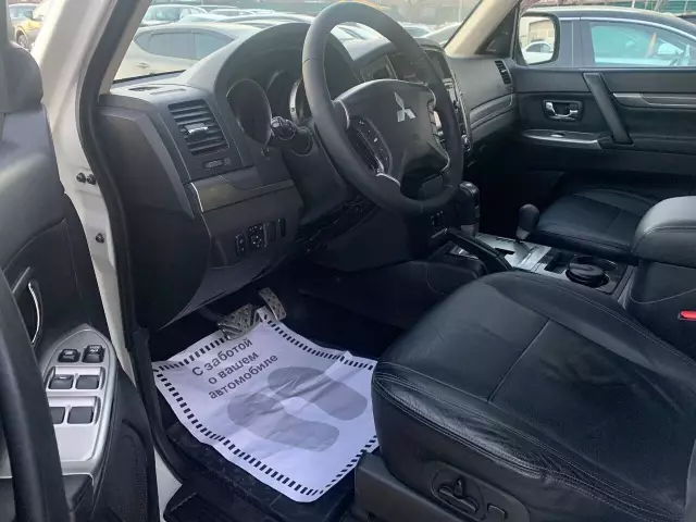 Mitsubishi Pajero 2015