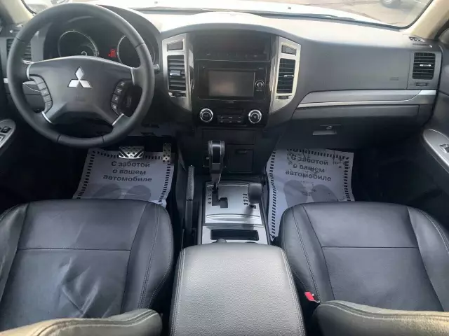 Mitsubishi Pajero 2015