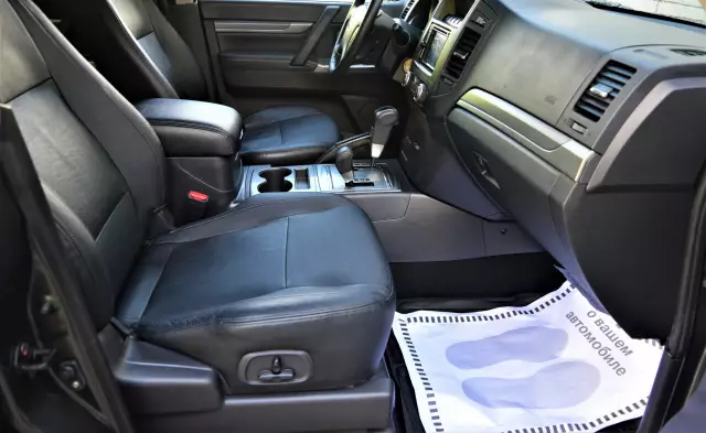 Mitsubishi Pajero 2014