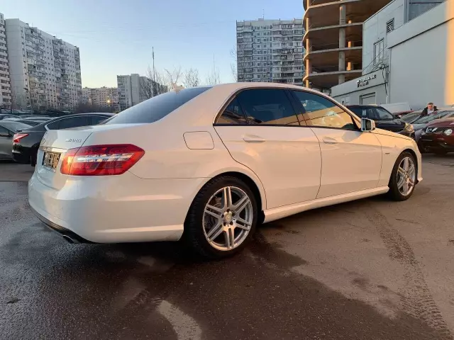 Mercedes-Benz E-Класс 2011