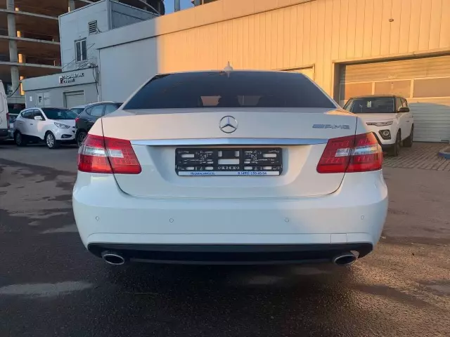 Mercedes-Benz E-Класс 2011