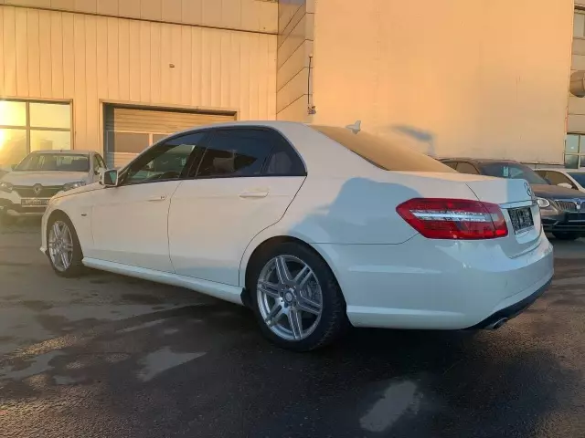 Mercedes-Benz E-Класс 2011