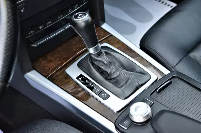 Mercedes-Benz E-Класс 2011