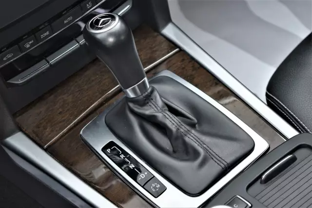 Mercedes-Benz E-Класс 2011