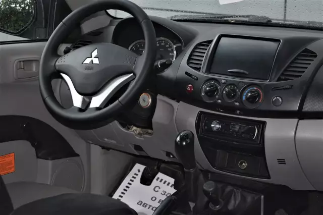 Mitsubishi L200 2010