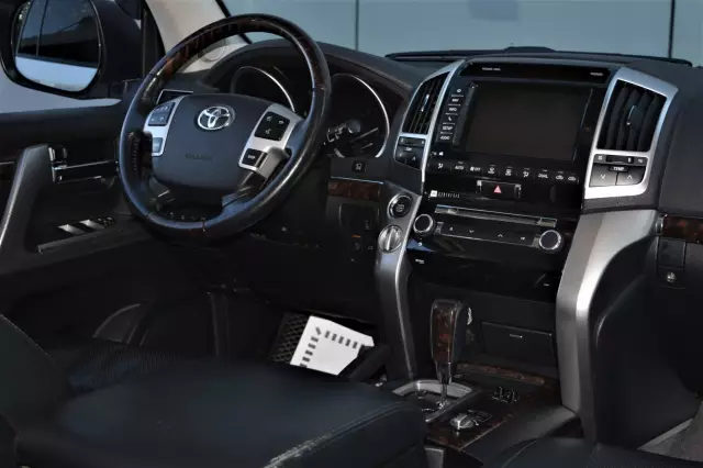 Toyota Land Cruiser 2014