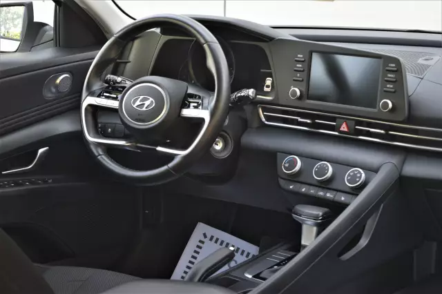 Hyundai Elantra 2021