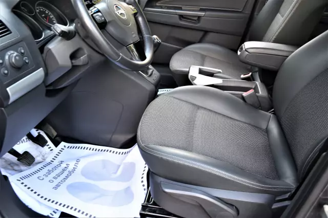 Opel Zafira 2011