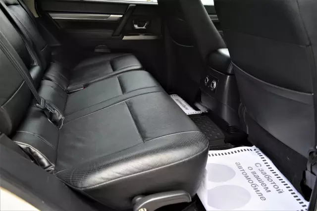Mitsubishi Pajero 2014