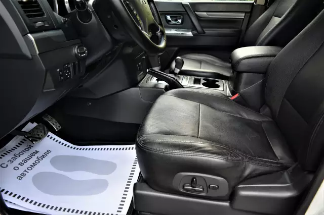 Mitsubishi Pajero 2014
