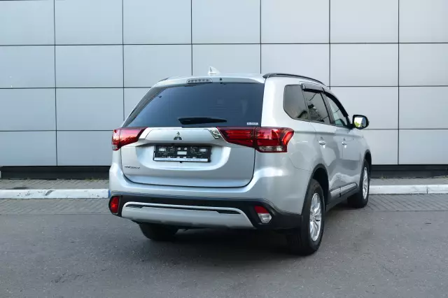 Mitsubishi Outlander 2021