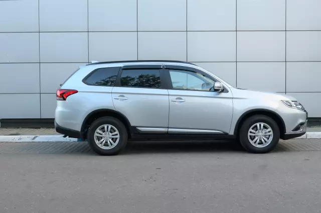 Mitsubishi Outlander 2021