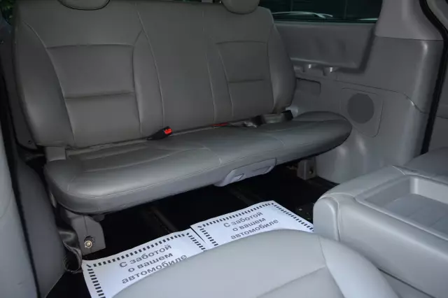Hyundai Grand Starex 2012