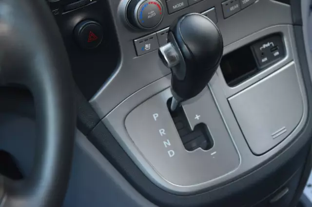 Hyundai Grand Starex 2012