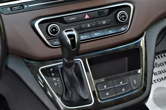 Hyundai Grand Starex 2018