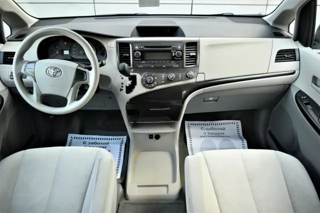 Toyota Sienna 2012