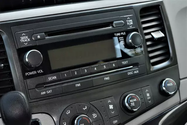 Toyota Sienna 2012