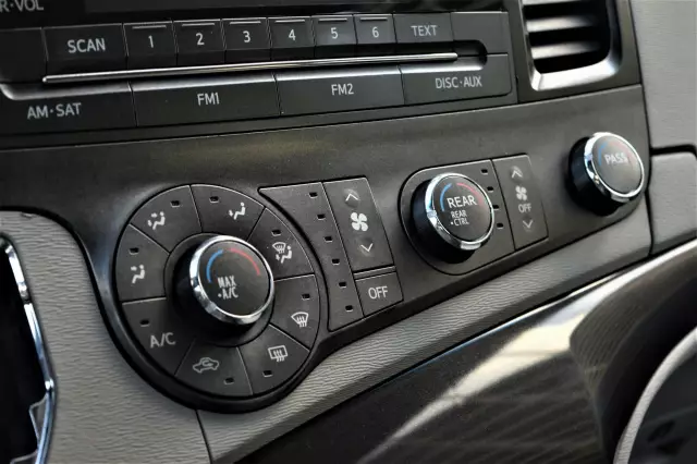 Toyota Sienna 2012