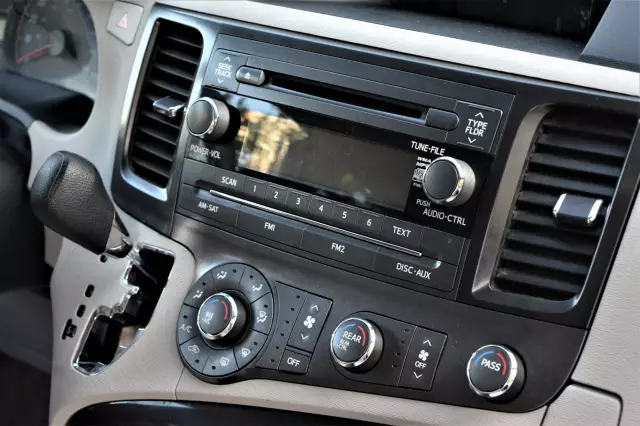 Toyota Sienna 2012