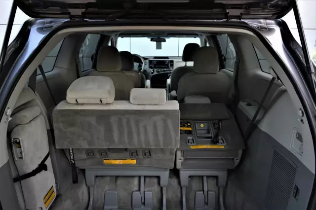 Toyota Sienna 2012