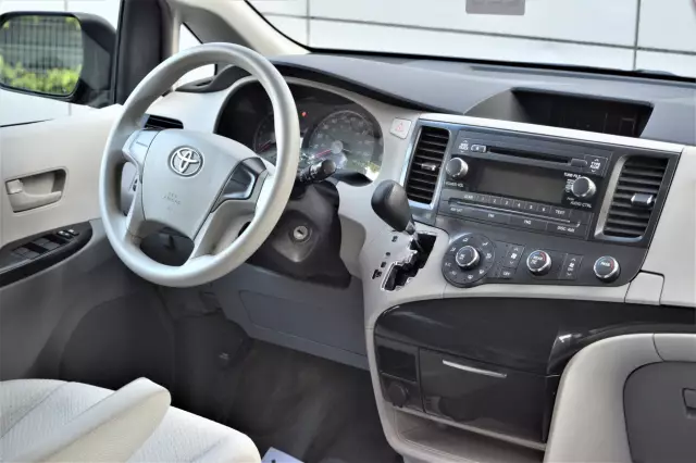 Toyota Sienna 2012