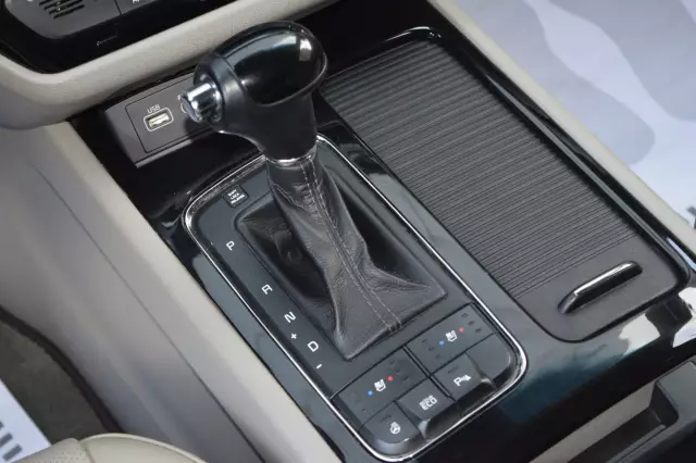 Kia Carnival 2016