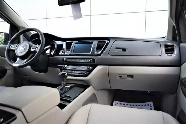 Kia Carnival 2016