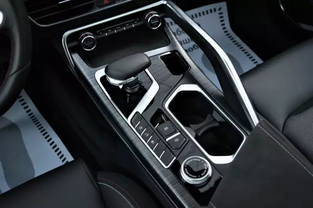 Geely Tugella 2021