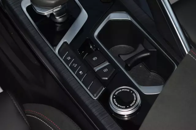 Geely Tugella 2021