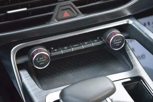 Geely Tugella 2021