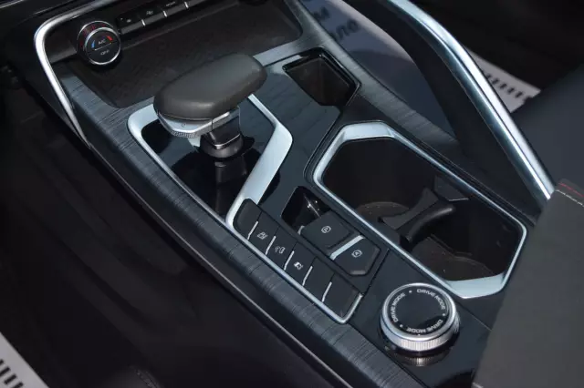 Geely Tugella 2021
