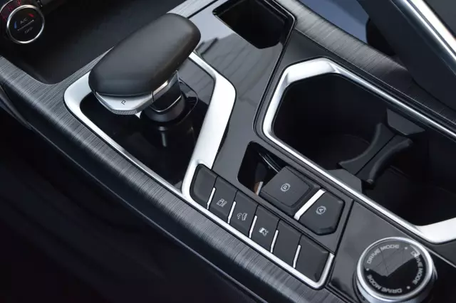 Geely Tugella 2021