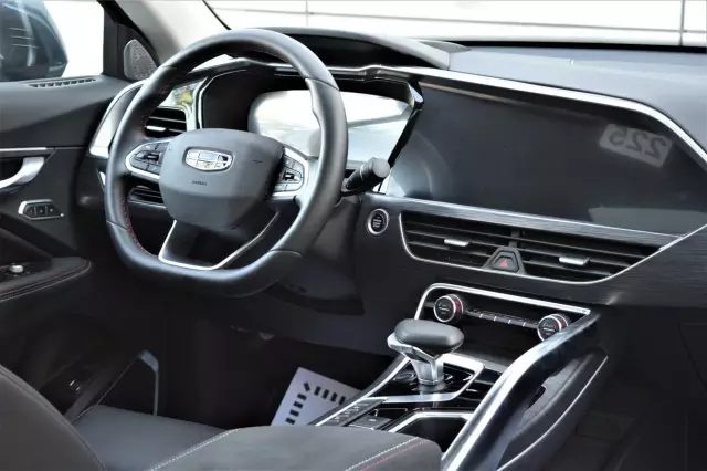Geely Tugella 2021