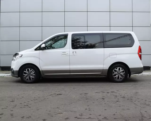 Hyundai H-1 2018