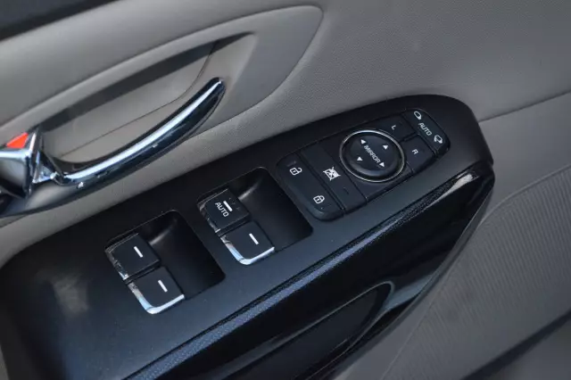 Kia Carnival 2016