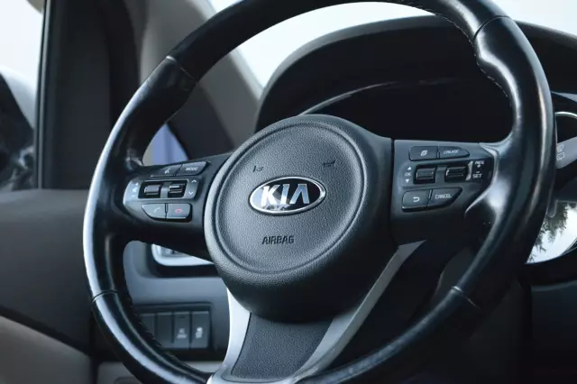 Kia Carnival 2016