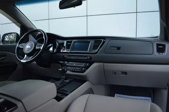 Kia Carnival 2016