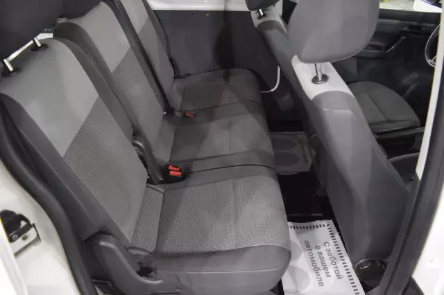Volkswagen Caddy 2011