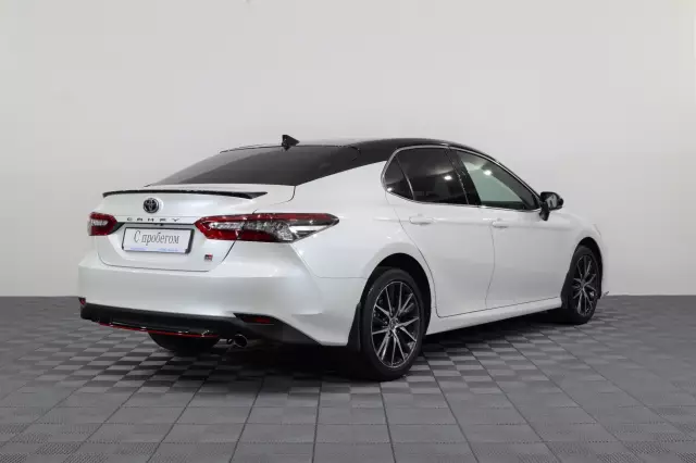 Toyota Camry 2021
