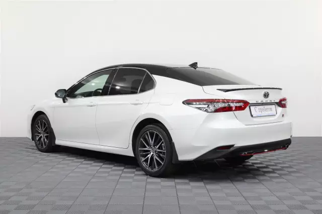 Toyota Camry 2021