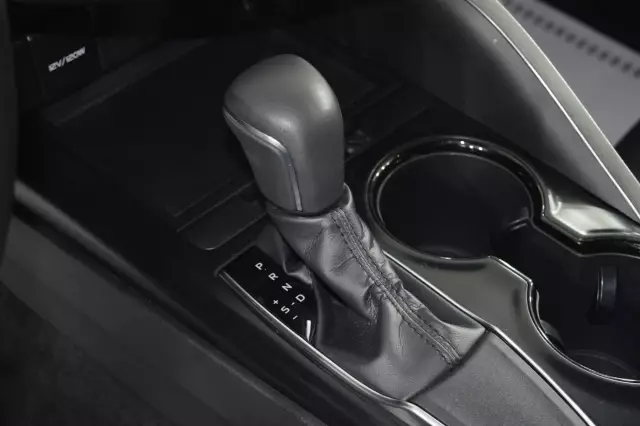 Toyota Camry 2019