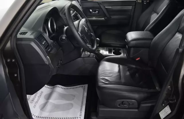 Mitsubishi Pajero 2013