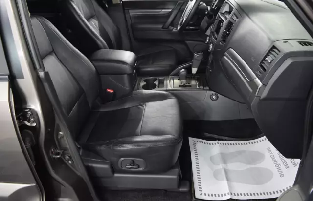 Mitsubishi Pajero 2013