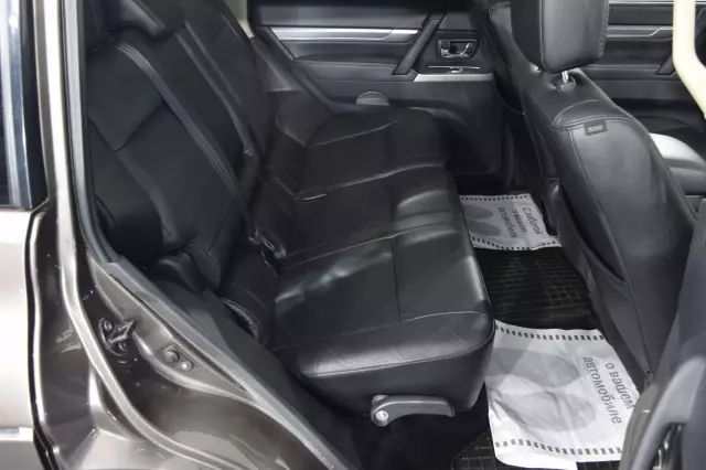 Mitsubishi Pajero 2013