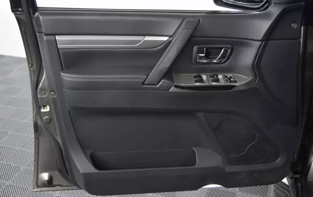 Mitsubishi Pajero 2013