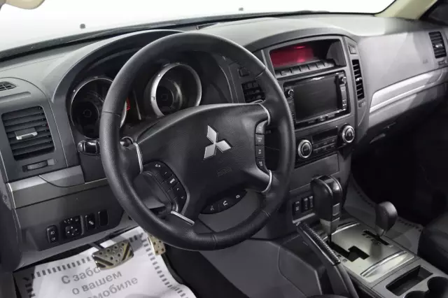 Mitsubishi Pajero 2013