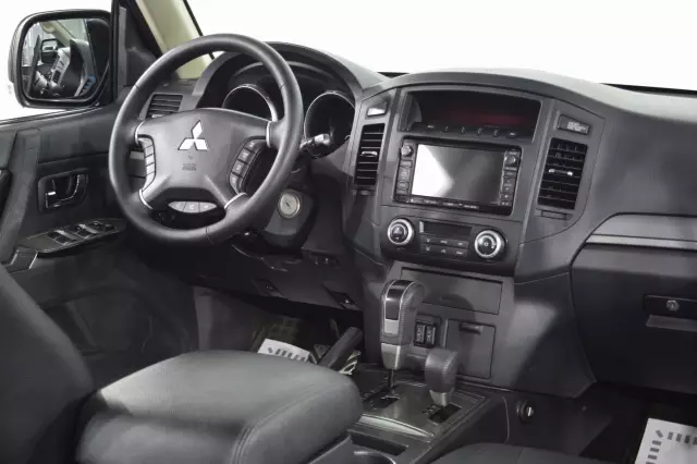 Mitsubishi Pajero 2013