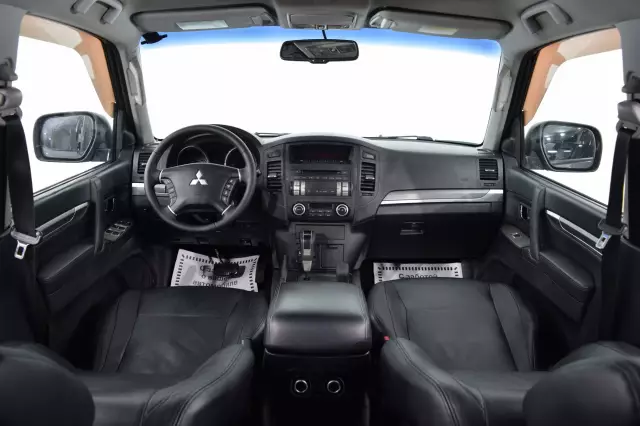 Mitsubishi Pajero 2010