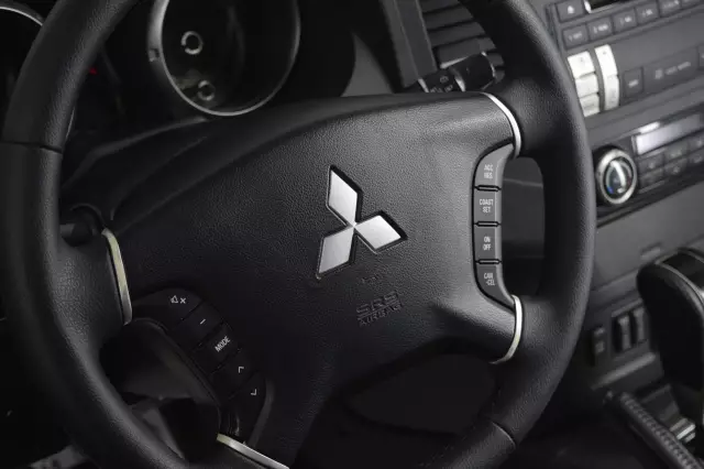 Mitsubishi Pajero 2010