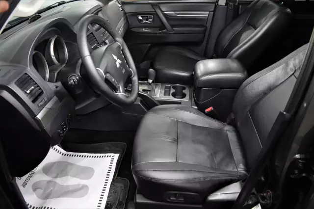 Mitsubishi Pajero 2010